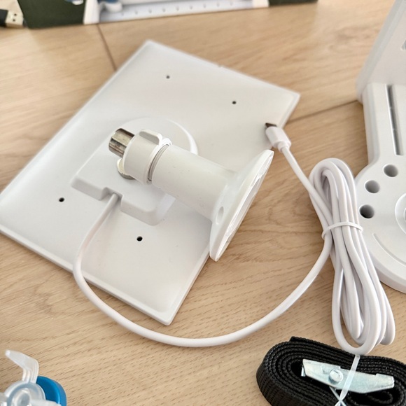 ๐ฆ AI Camera Bird Feeder Bird Identification Wireless Solar Water Tray Wall Mount - Picture 12 of 15